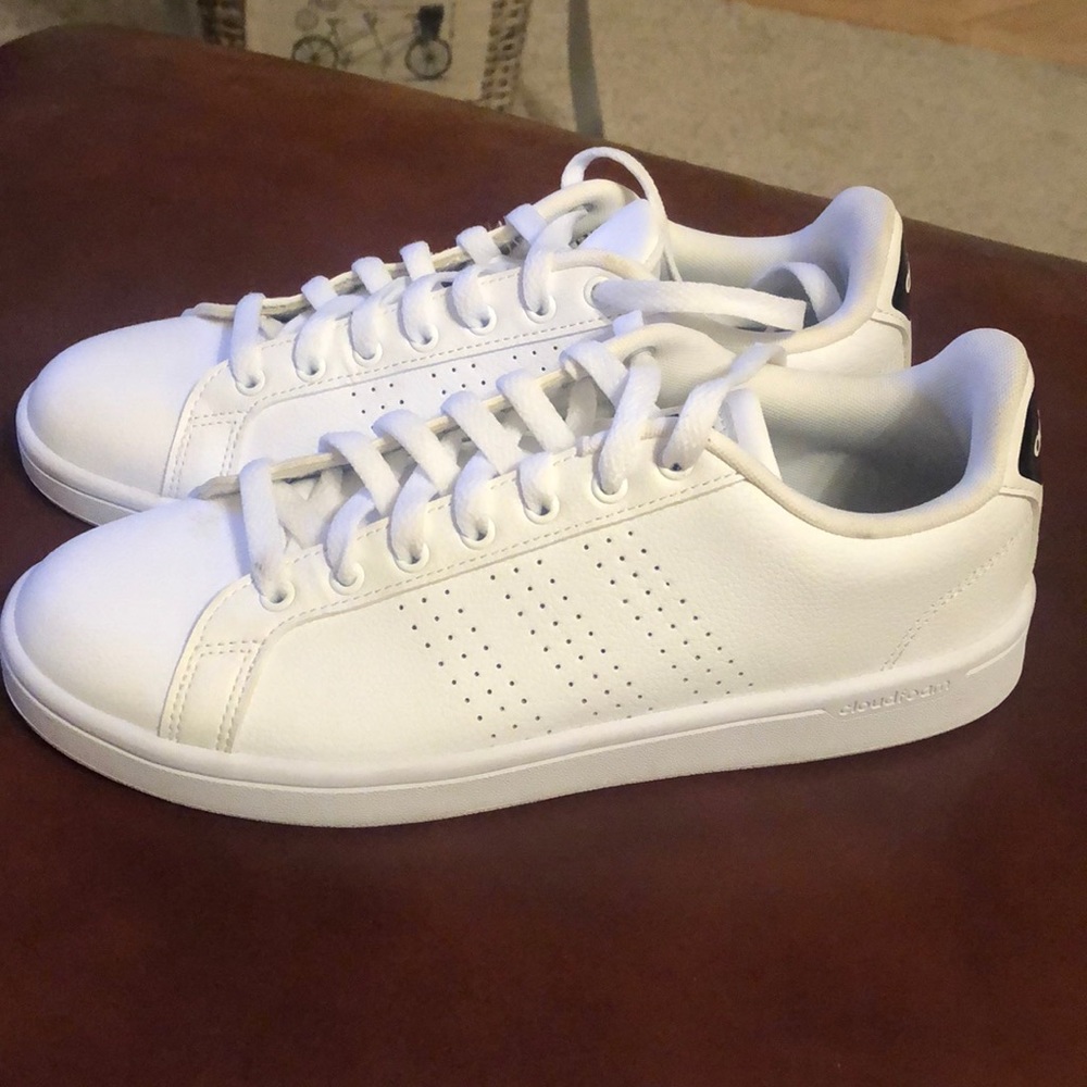 Women’s Adidas white sneakers 9.5